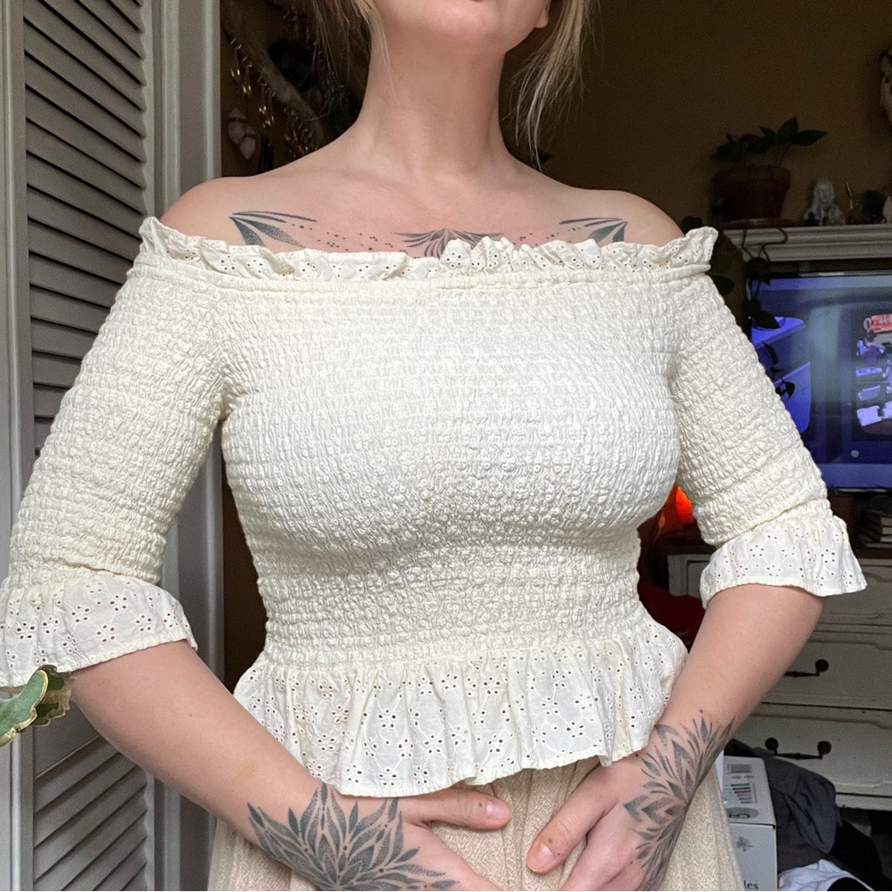 American Eagle cream off the shoulder cropped top